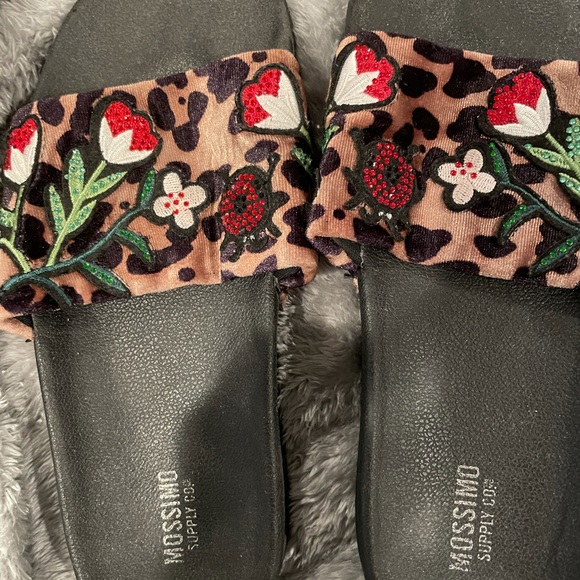 MOSSIMO Slide - Picture 3 of 5